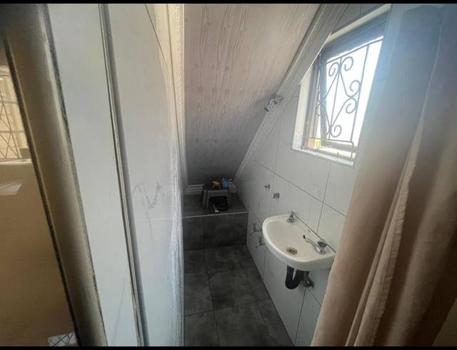 2 BEDROOM HOUSE FOR SALE IN MONTFORD